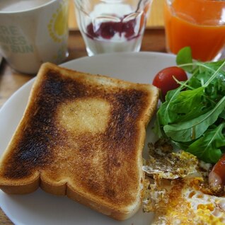トーストとタンパク質で元気が出る週末朝ごはん